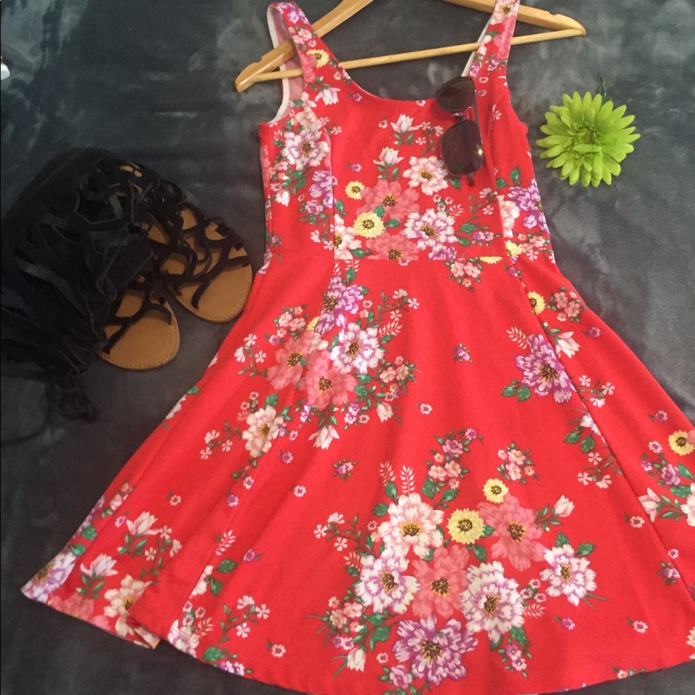 CUTE DRESS